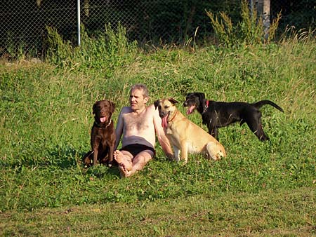 In der Abendsonne: Chrigu, Shana, Chouka und Wayana In der Abendsonne: Chrigu, Shana, Chouka und Wayana